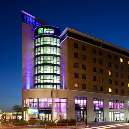 Holiday Inn Express London - Newbury Park, An Ihg Hotel Eksteriør bilde