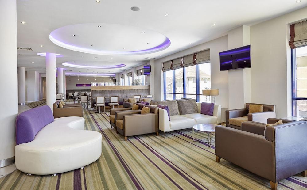 Holiday Inn Express London - Newbury Park, An Ihg Hotel Eksteriør bilde