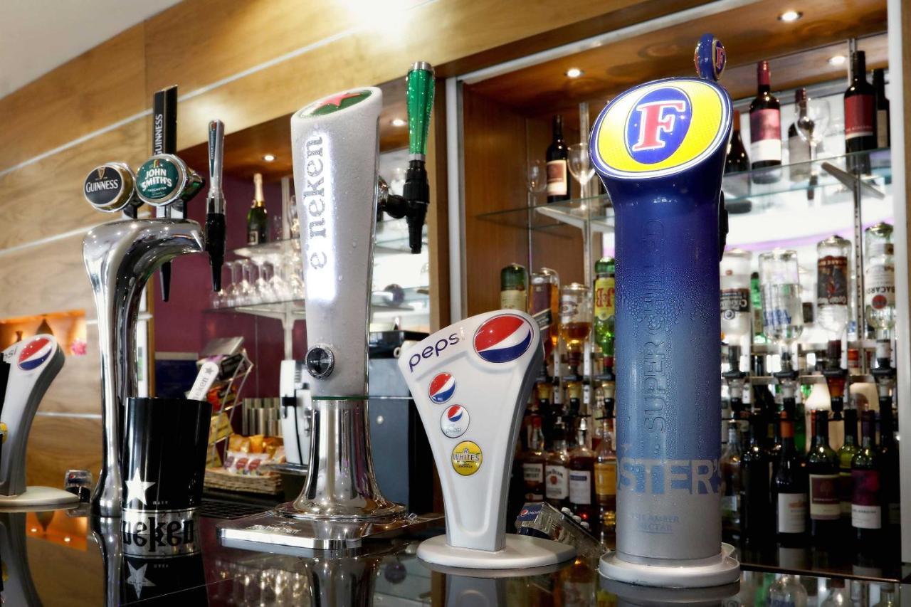 Holiday Inn Express London - Newbury Park, An Ihg Hotel Eksteriør bilde