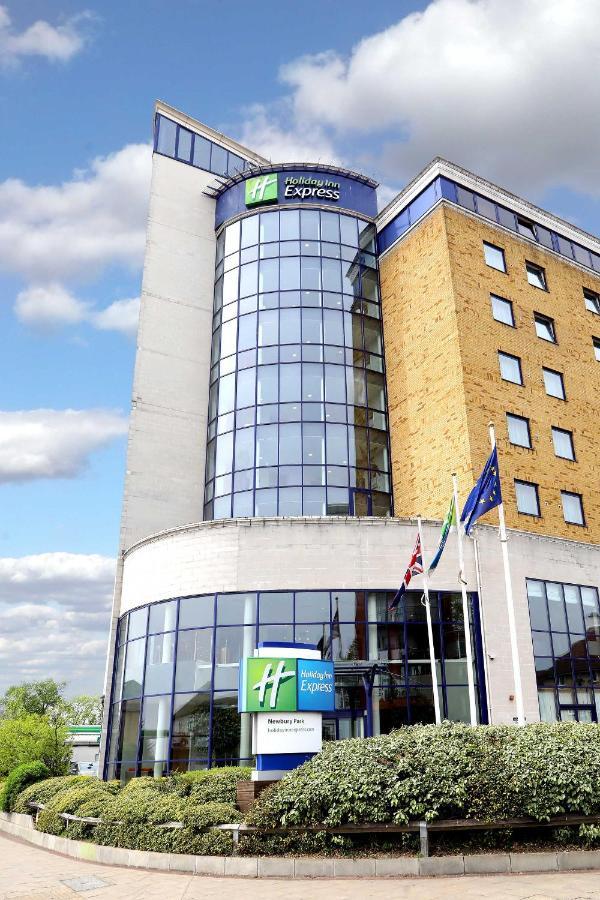 Holiday Inn Express London - Newbury Park, An Ihg Hotel Eksteriør bilde