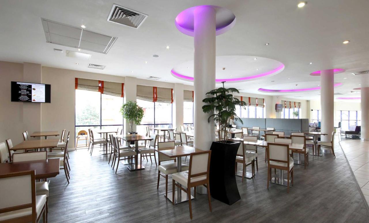 Holiday Inn Express London - Newbury Park, An Ihg Hotel Eksteriør bilde