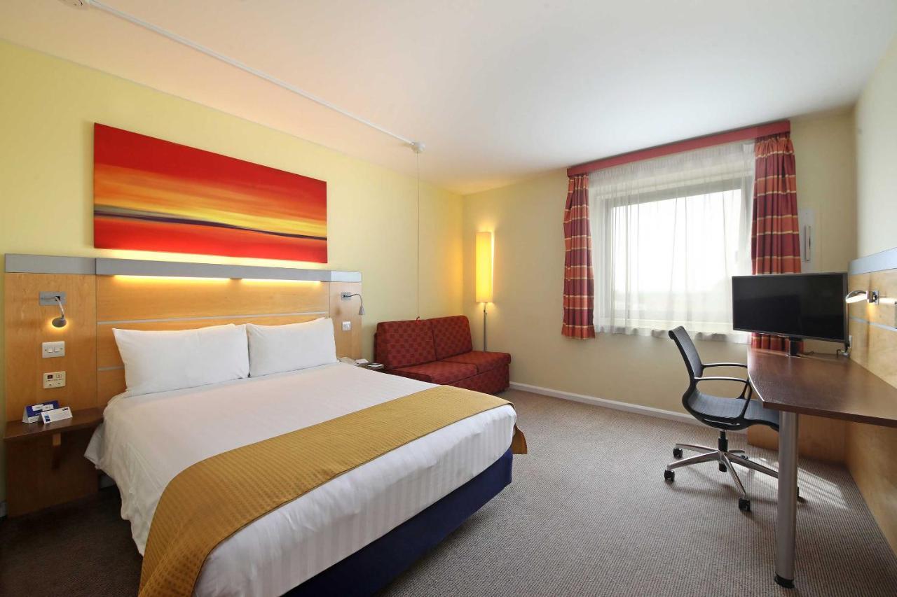 Holiday Inn Express London - Newbury Park, An Ihg Hotel Eksteriør bilde