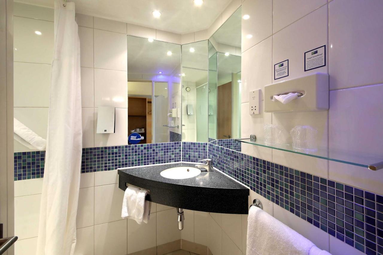 Holiday Inn Express London - Newbury Park, An Ihg Hotel Eksteriør bilde