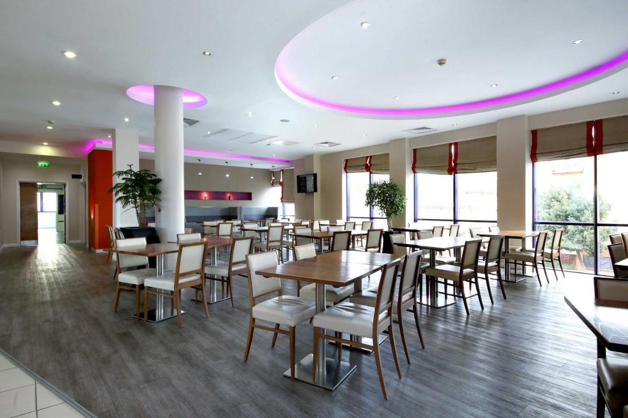 Holiday Inn Express London - Newbury Park, An Ihg Hotel Eksteriør bilde