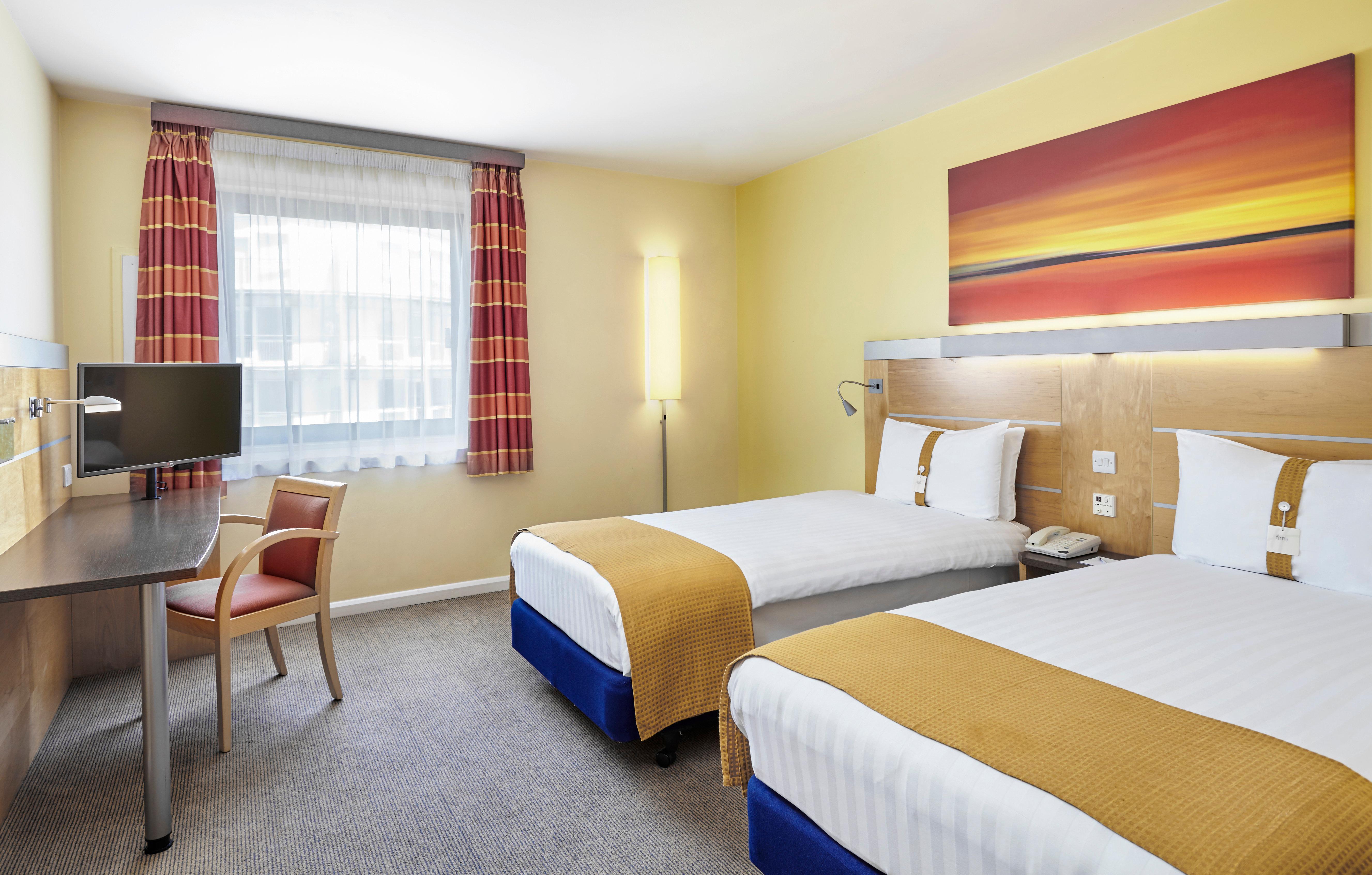 Holiday Inn Express London - Newbury Park, An Ihg Hotel Eksteriør bilde