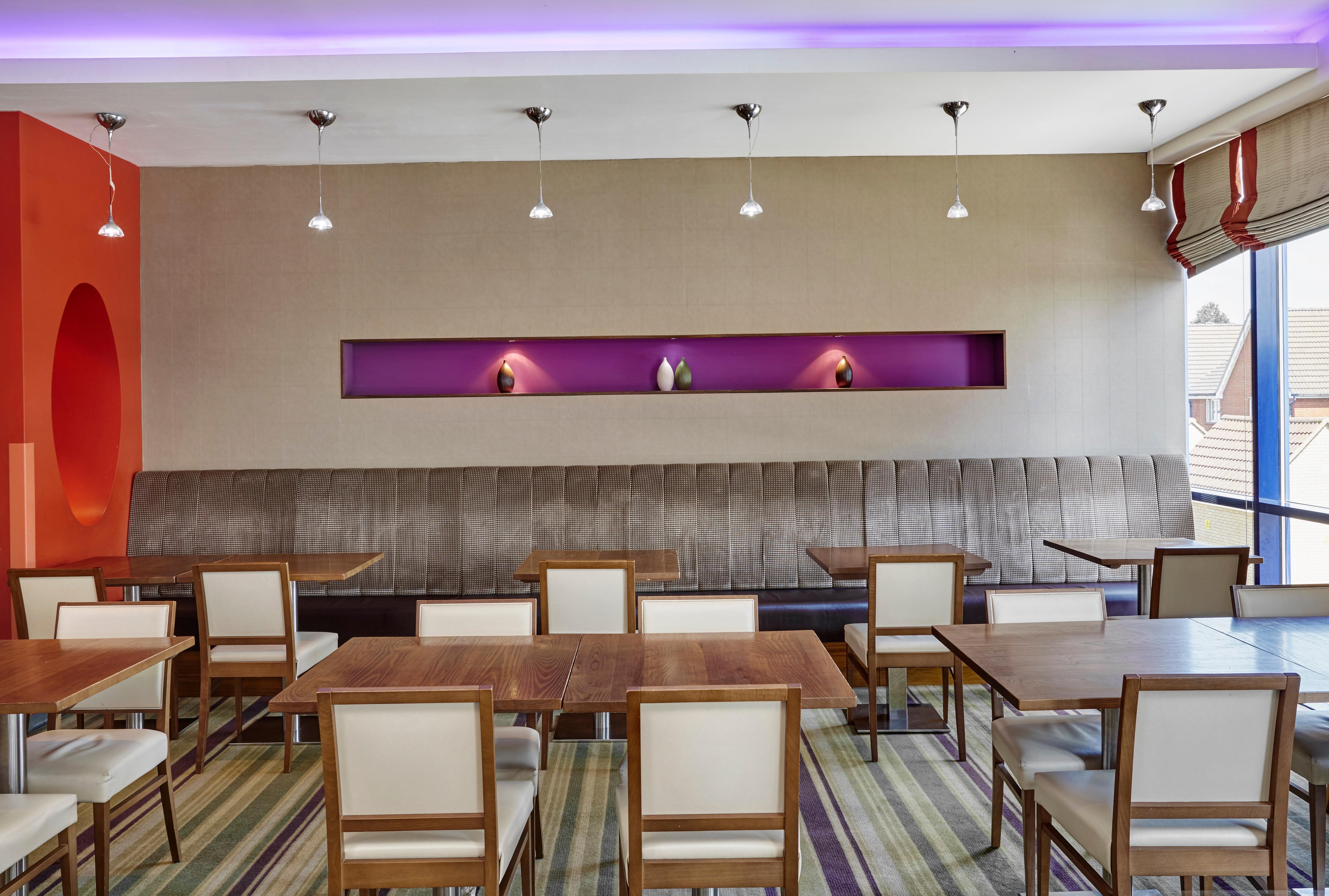 Holiday Inn Express London - Newbury Park, An Ihg Hotel Eksteriør bilde
