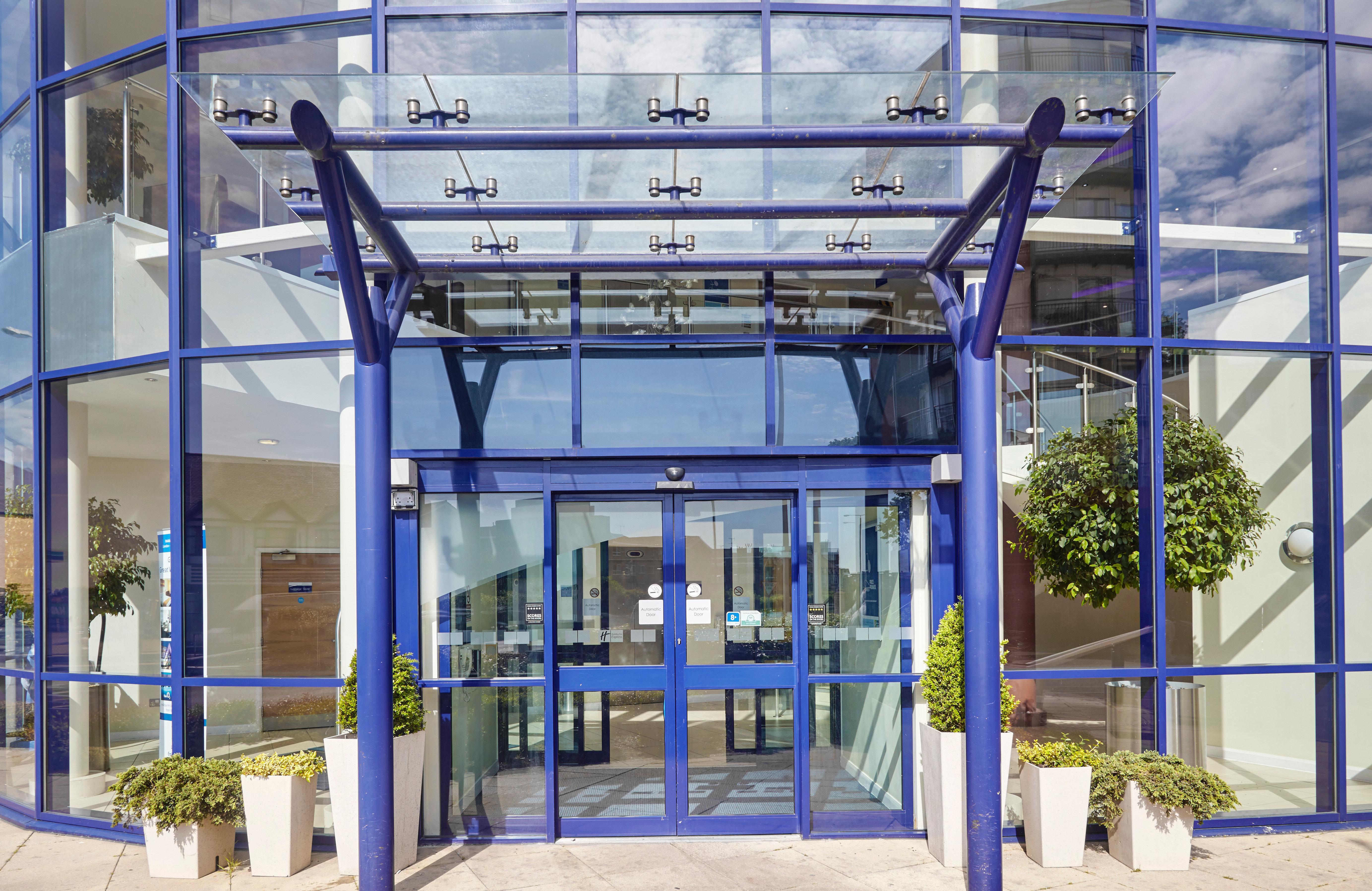 Holiday Inn Express London - Newbury Park, An Ihg Hotel Eksteriør bilde