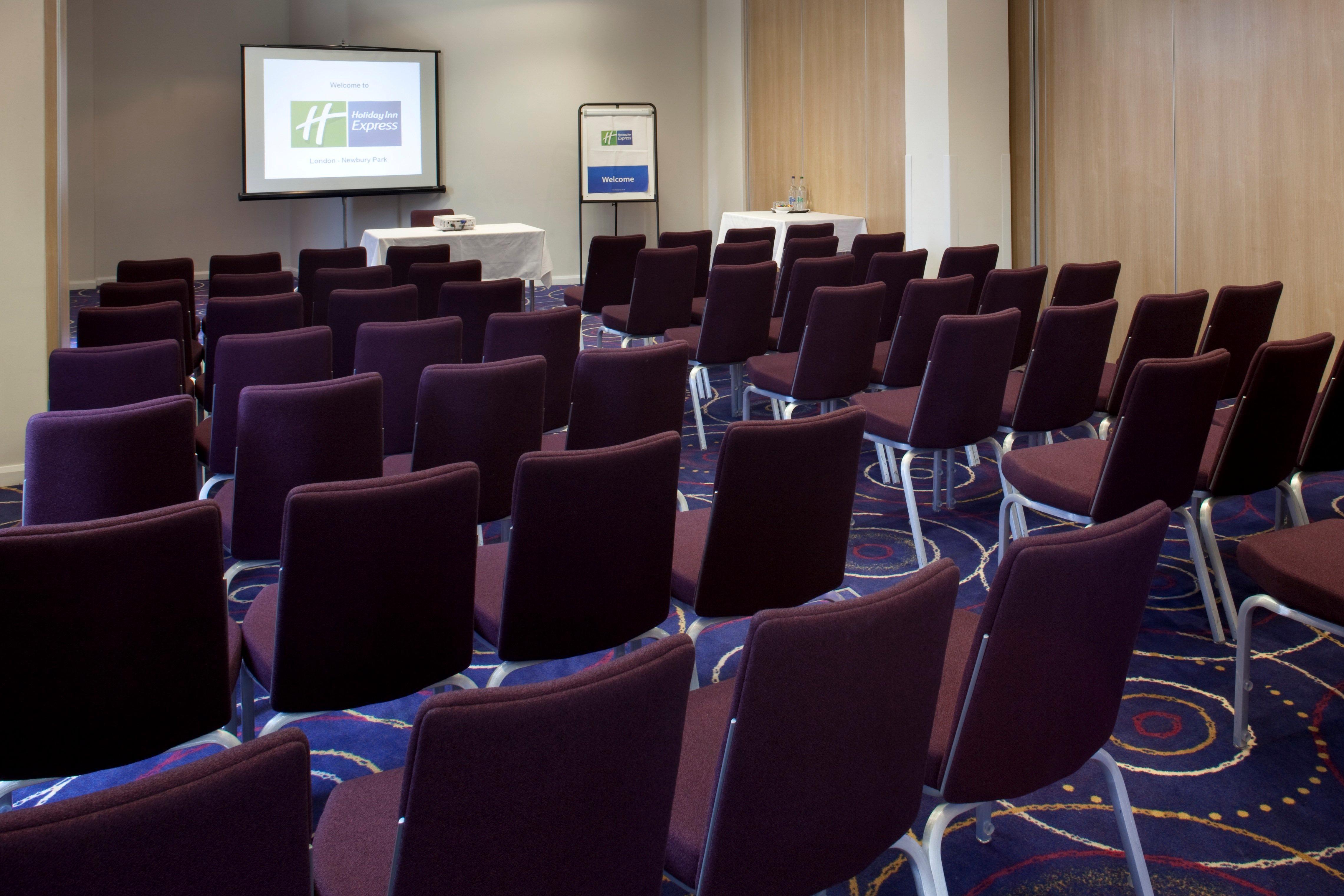 Holiday Inn Express London - Newbury Park, An Ihg Hotel Eksteriør bilde
