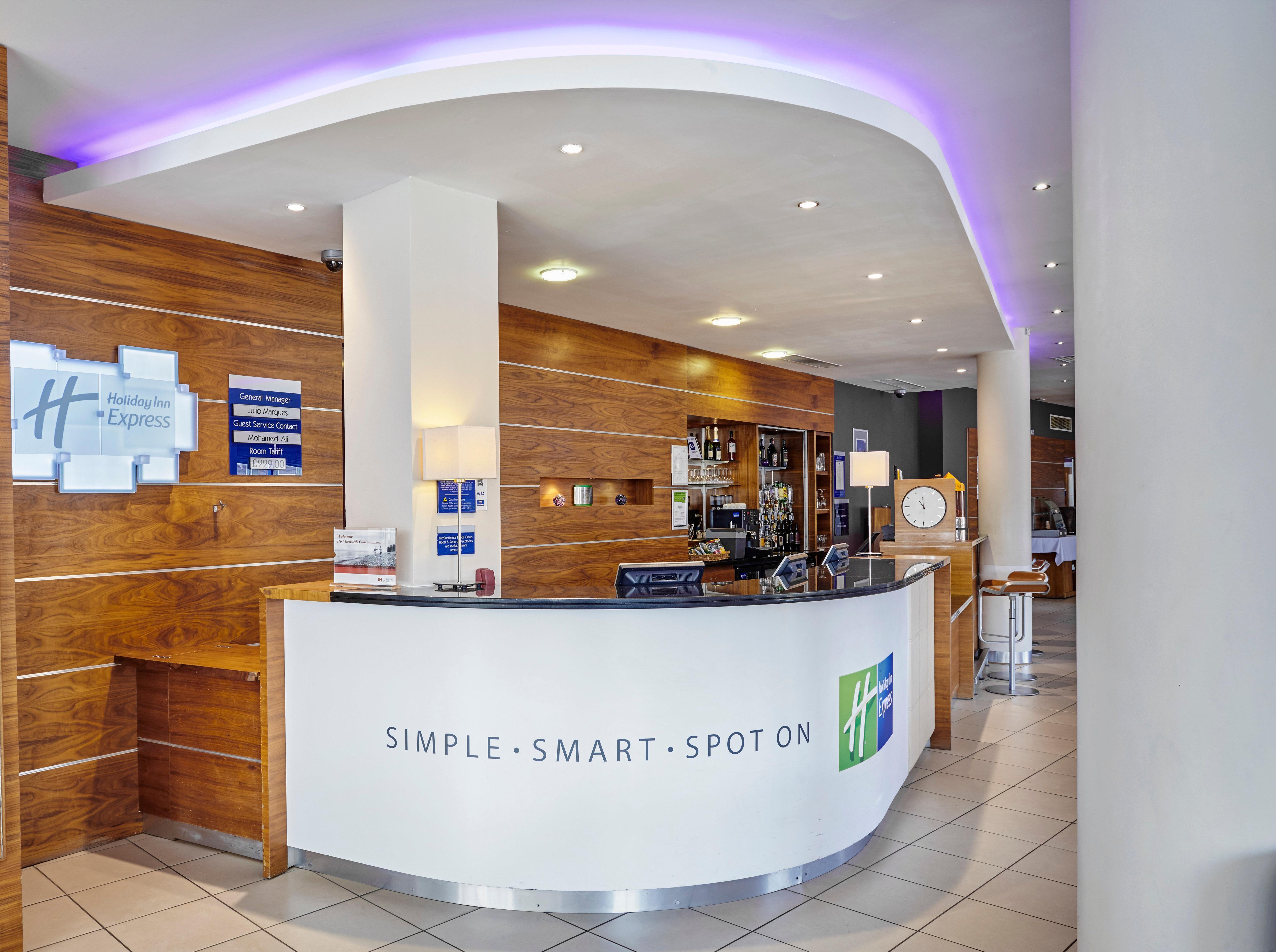 Holiday Inn Express London - Newbury Park, An Ihg Hotel Eksteriør bilde