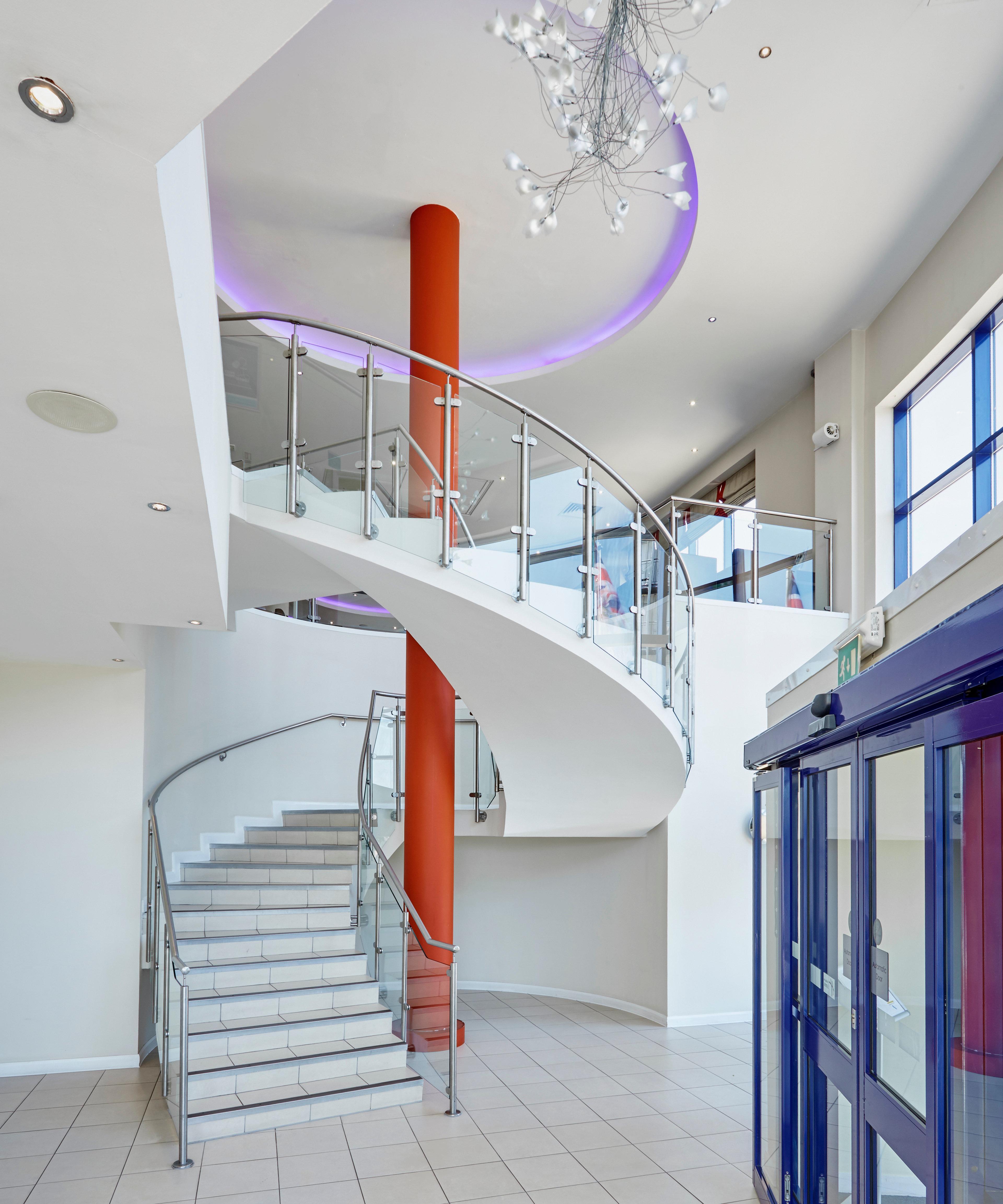 Holiday Inn Express London - Newbury Park, An Ihg Hotel Eksteriør bilde
