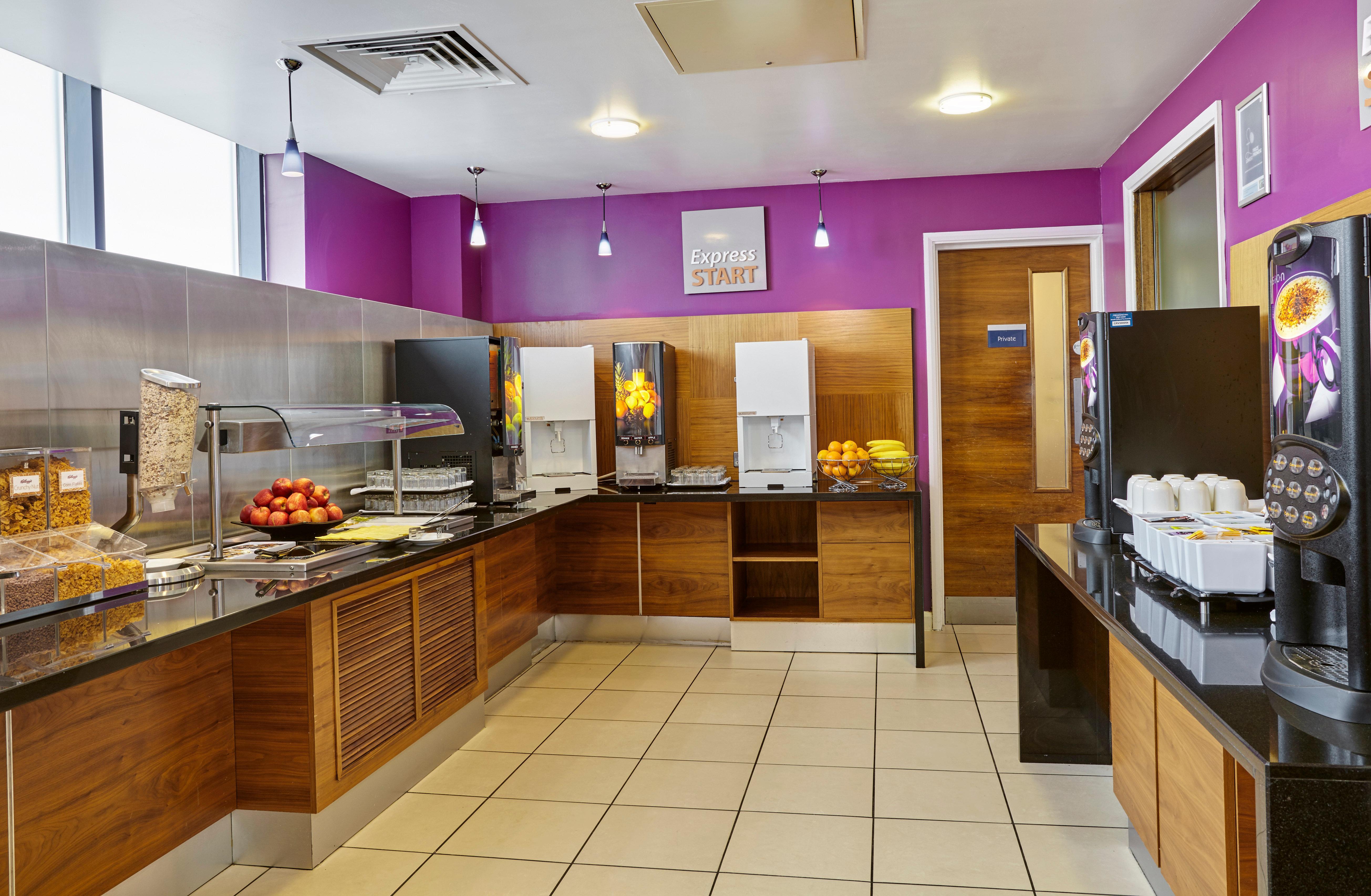 Holiday Inn Express London - Newbury Park, An Ihg Hotel Eksteriør bilde
