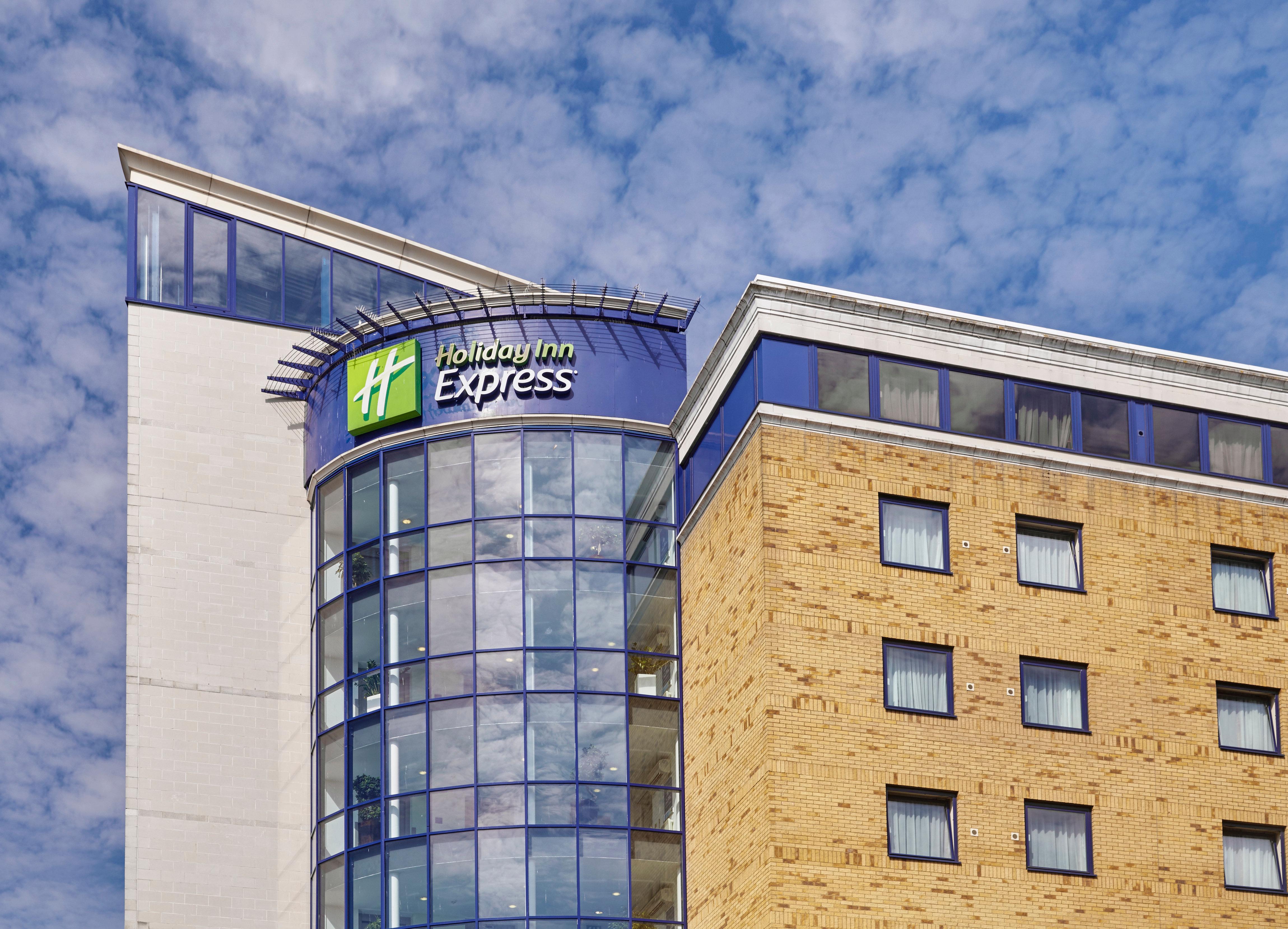 Holiday Inn Express London - Newbury Park, An Ihg Hotel Eksteriør bilde