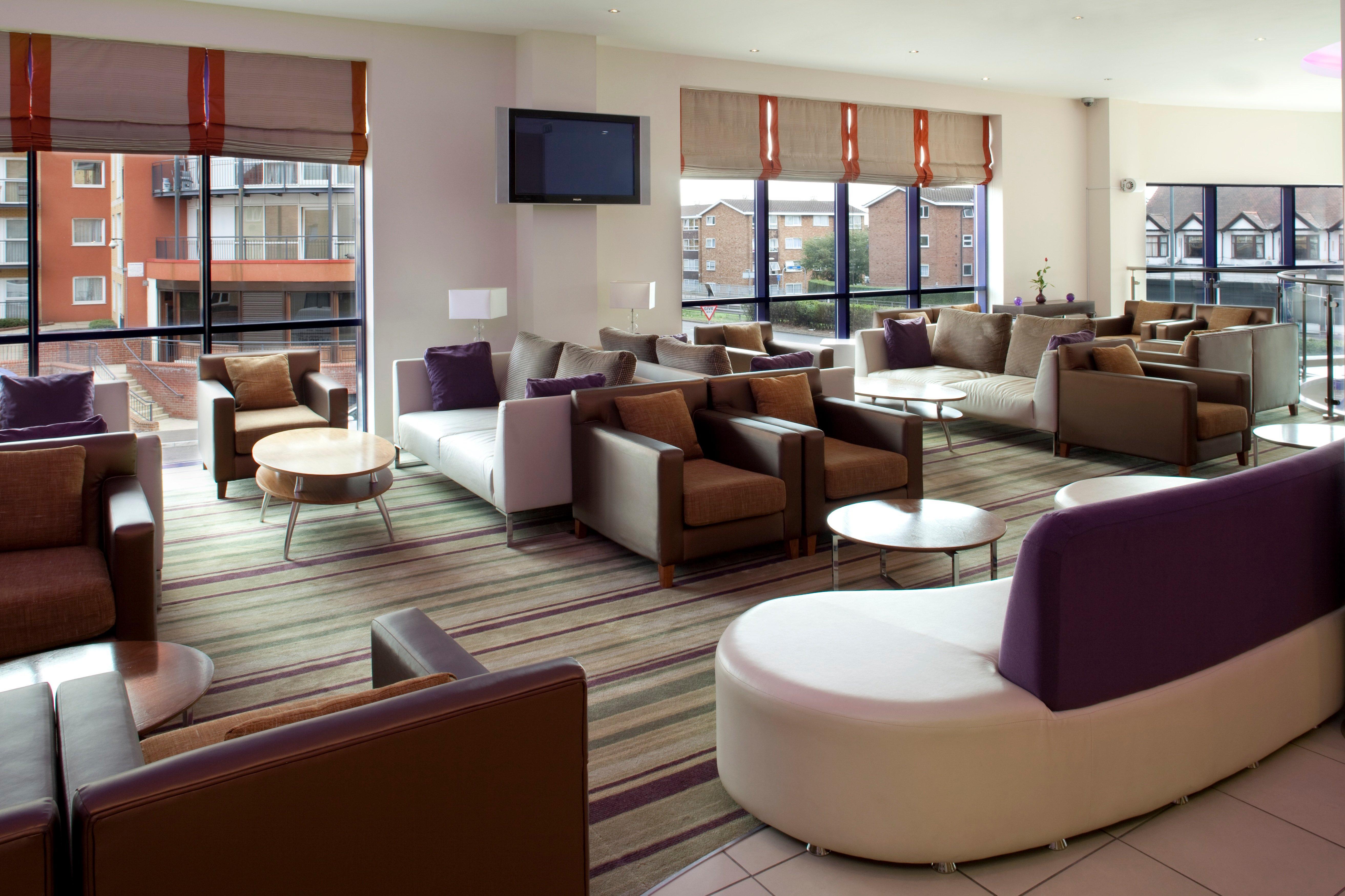 Holiday Inn Express London - Newbury Park, An Ihg Hotel Eksteriør bilde