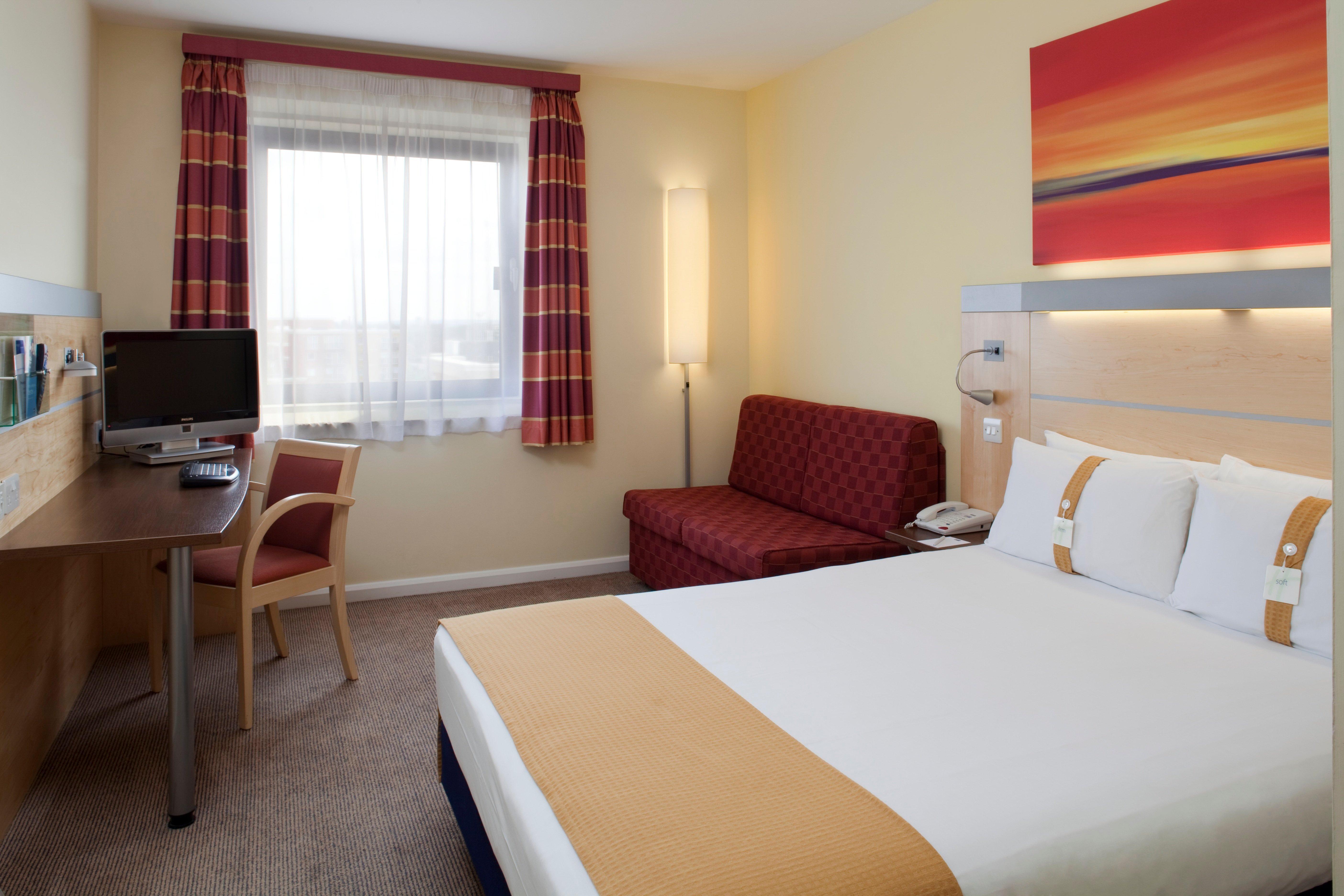 Holiday Inn Express London - Newbury Park, An Ihg Hotel Eksteriør bilde