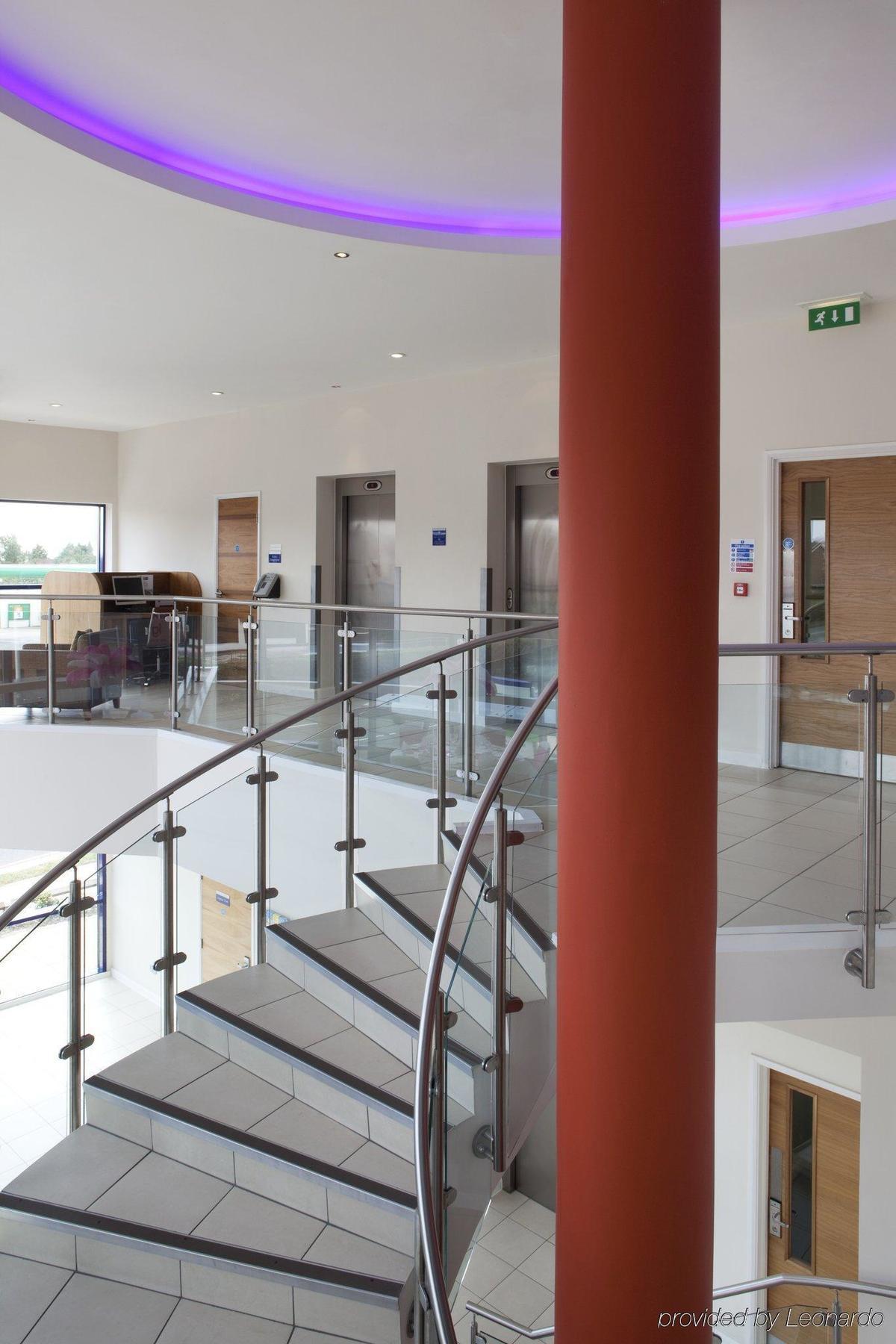 Holiday Inn Express London - Newbury Park, An Ihg Hotel Interiør bilde