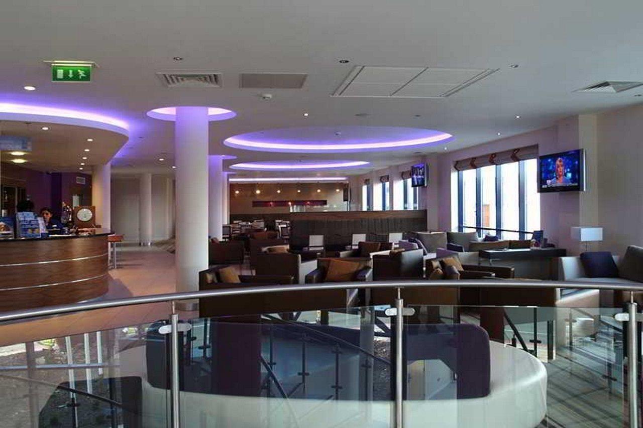 Holiday Inn Express London - Newbury Park, An Ihg Hotel Eksteriør bilde