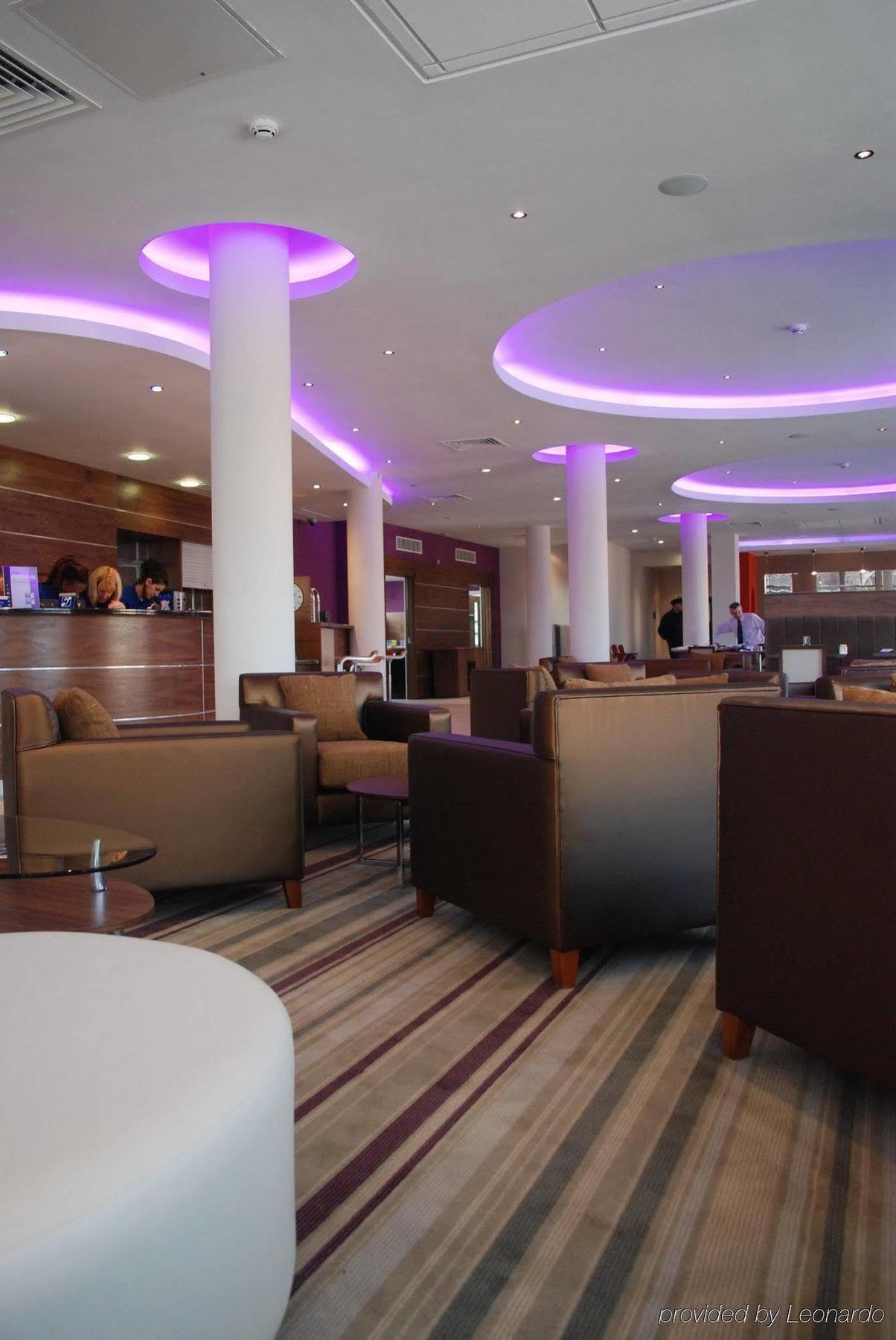 Holiday Inn Express London - Newbury Park, An Ihg Hotel Eksteriør bilde