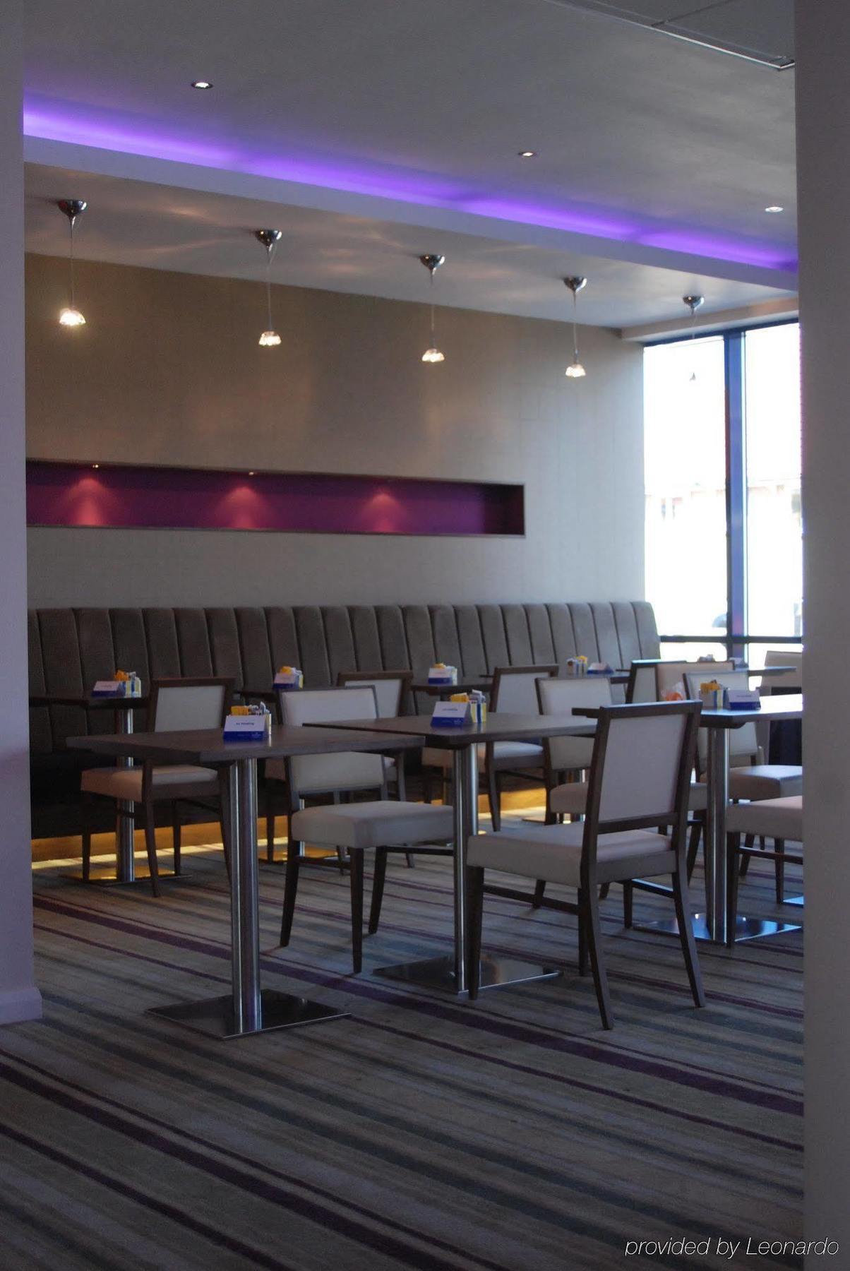 Holiday Inn Express London - Newbury Park, An Ihg Hotel Restaurant bilde