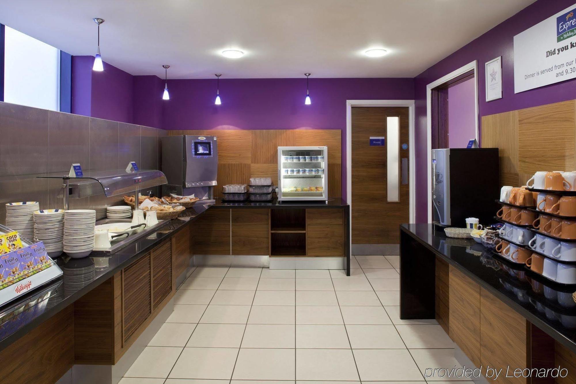 Holiday Inn Express London - Newbury Park, An Ihg Hotel Eksteriør bilde